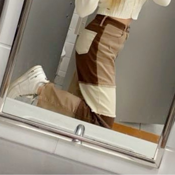 ADORABLE Hollister Patterned Wide Bottom Jean - Picture 4 of 6